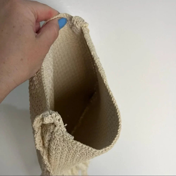 Crochet cream fringe  bag - Picture 6 of 8